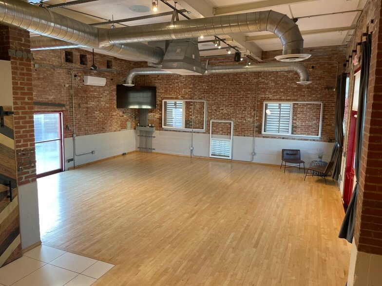 More Photos Of 2412 N Olie Ave, Oklahoma City Office For Sale
