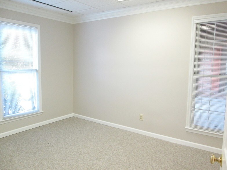 More Photos Of 3867 Holcomb Bridge Rd, Peachtree Corners Office For Lease