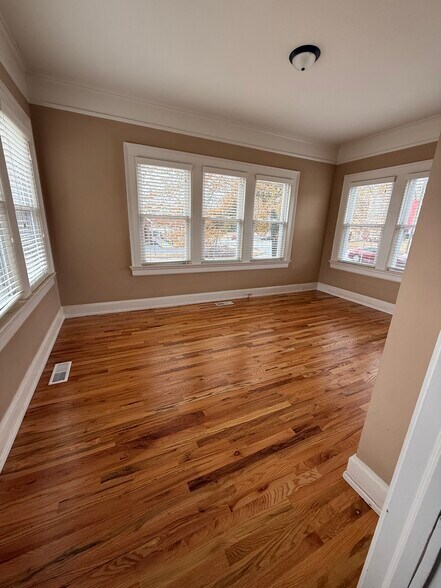 More Photos Of 581 W Main St, Spartanburg Office Residential For Lease