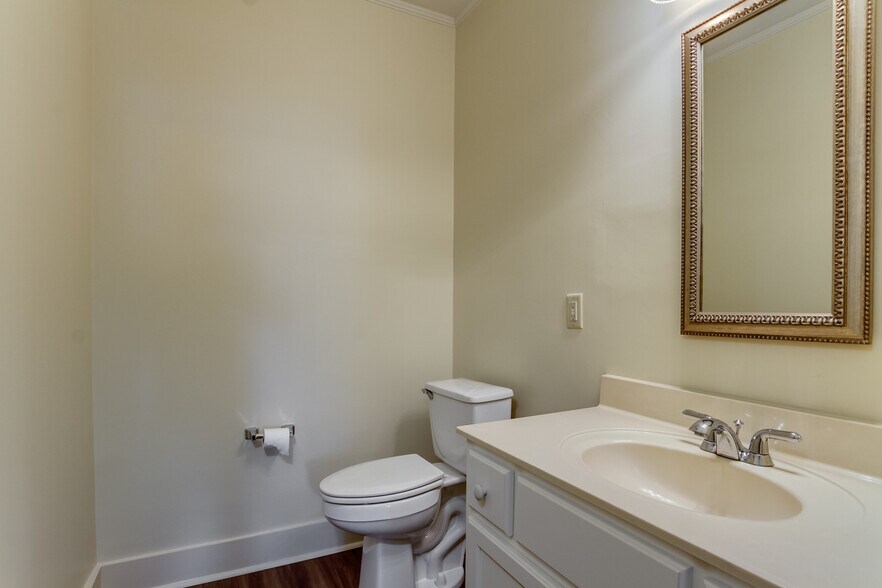 More Photos Of 2606 8th St, Tuscaloosa Office For Sale