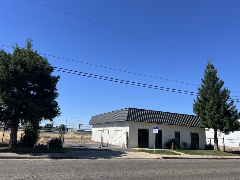 More Photos Of 444 Broadway Ave, Atwater Freestanding For Sale