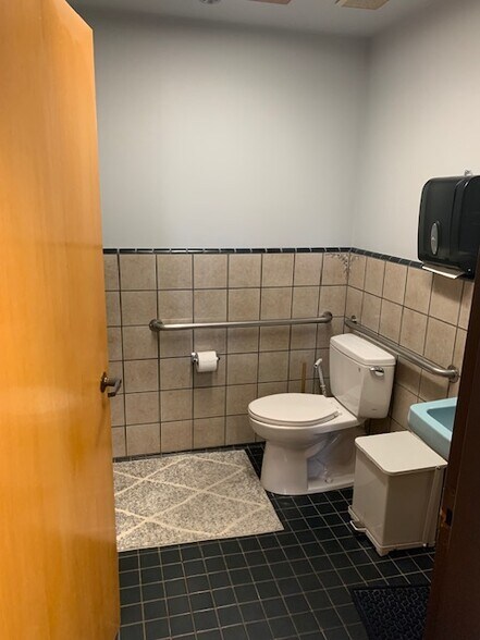 More Photos Of 1015 Chestnut Ave, Carlsbad Office For Sale