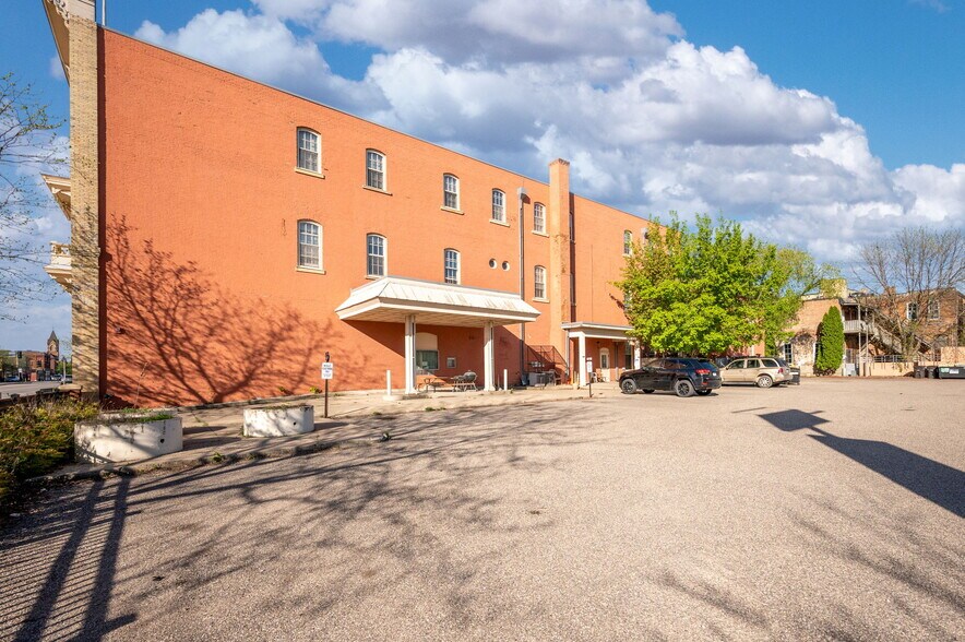 More Photos Of 122 S Minnesota Ave, Saint Peter Apartments For Sale