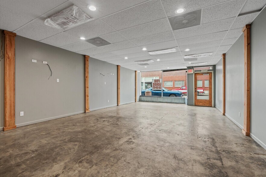 More Photos Of 453-463 S Thompson Ave, Excelsior Springs Storefront Retail Office For Sale