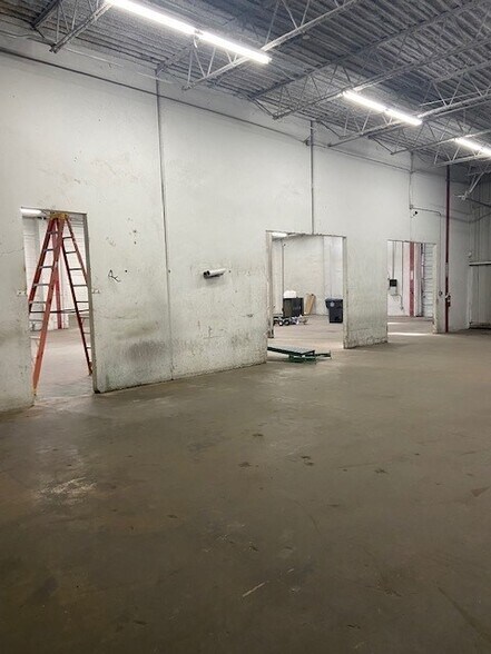 More Photos Of 304 S 12th St, Waco Warehouse For Lease