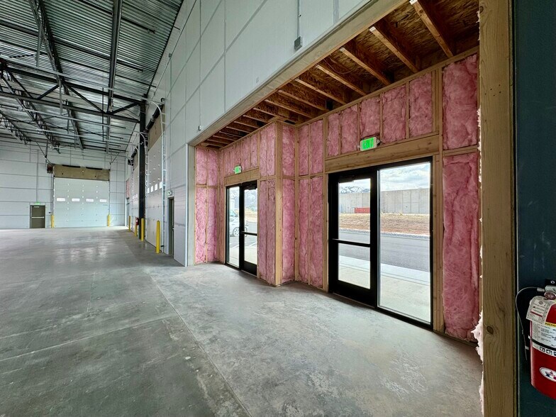 More Photos Of 2724 N Rulon White Blvd, Pleasant View Warehouse For Lease