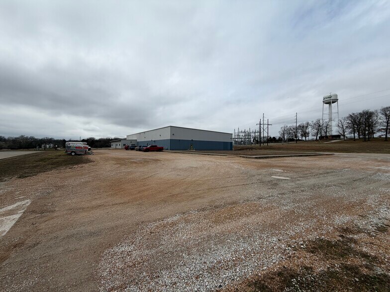 More Photos Of 1202 Industrial Dr, Warsaw Industrial For Sale