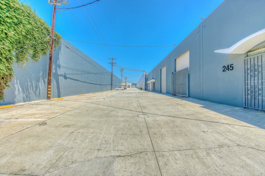 More Photos Of 245-261 E 157th St, Gardena Manufacturing For Sale
