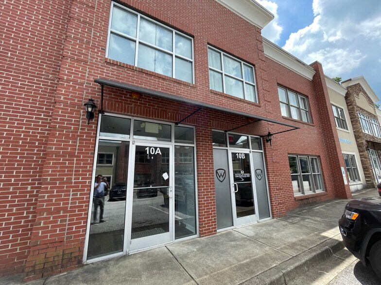 More Photos Of 955 W Wade Hampton Blvd, Greer Office For Lease