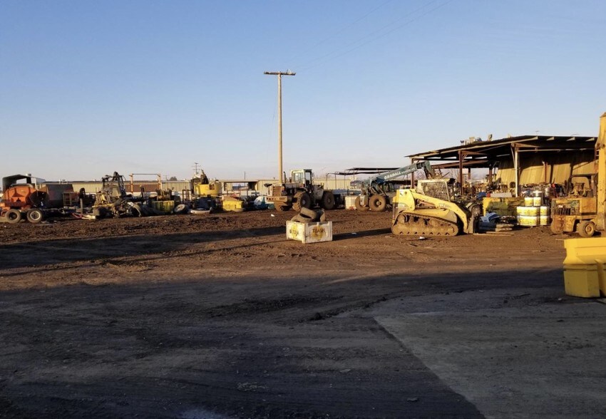 More Photos Of 3615 S K St, Tulare Recycling Center For Sale
