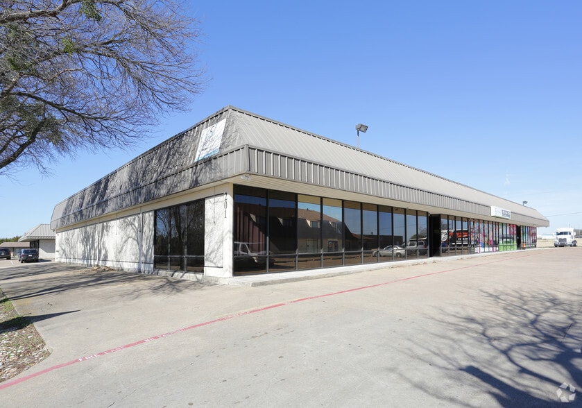 Primary Photo Of 201 Executive Way, DeSoto Showroom For Lease