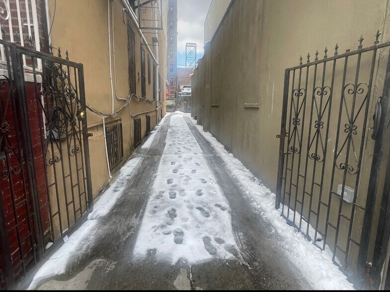 More Photos Of 1163 Manor Ave, Bronx Medical For Sale