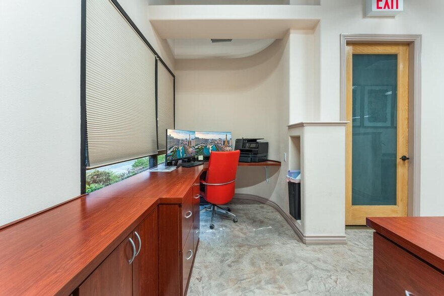 More Photos Of 6230 McLeod Dr, Las Vegas Medical For Lease