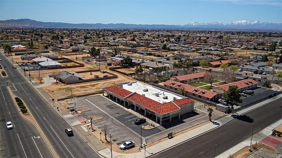Primary Photo Of 13534 Navajo Rd, Apple Valley Unknown For Lease