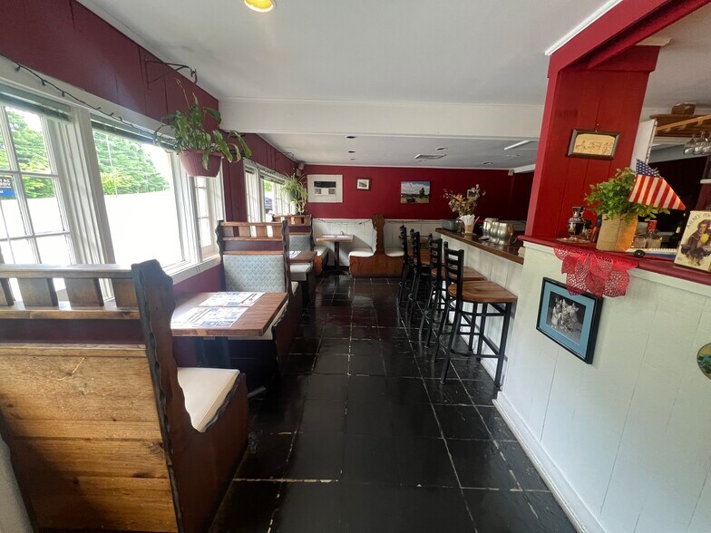 More Photos Of 1143 Main St S, Woodbury Restaurant For Sale