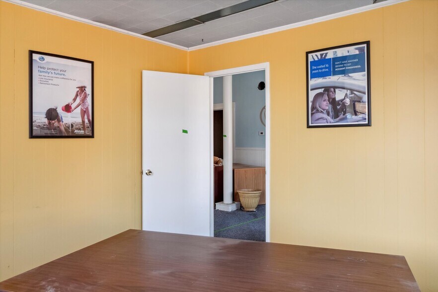 More Photos Of 225 E Superior St, Alma Office For Sale