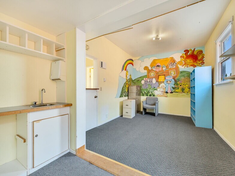 More Photos Of 1178 Franklin Ave, Astoria Office For Sale