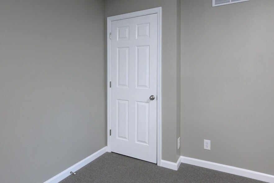 More Photos Of 216 E Reynolds Rd, Lexington Office For Lease