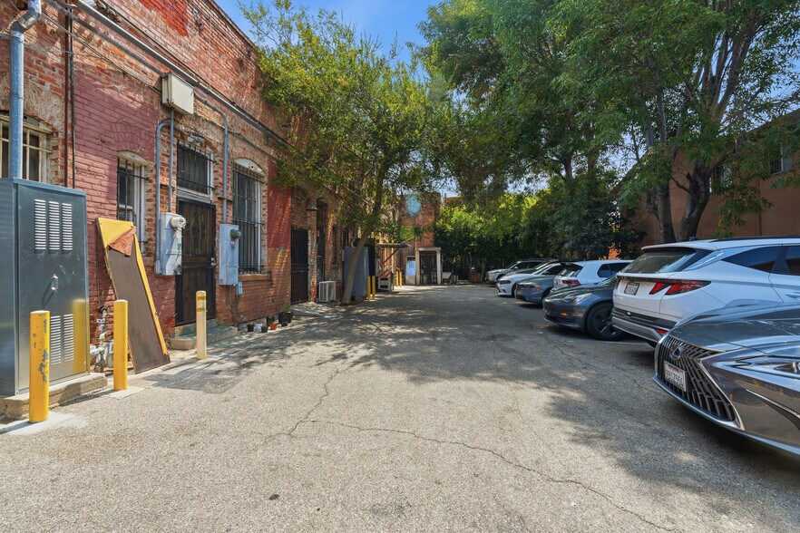 More Photos Of 5648-5662 Hollywood Blvd, Los Angeles Storefront For Lease