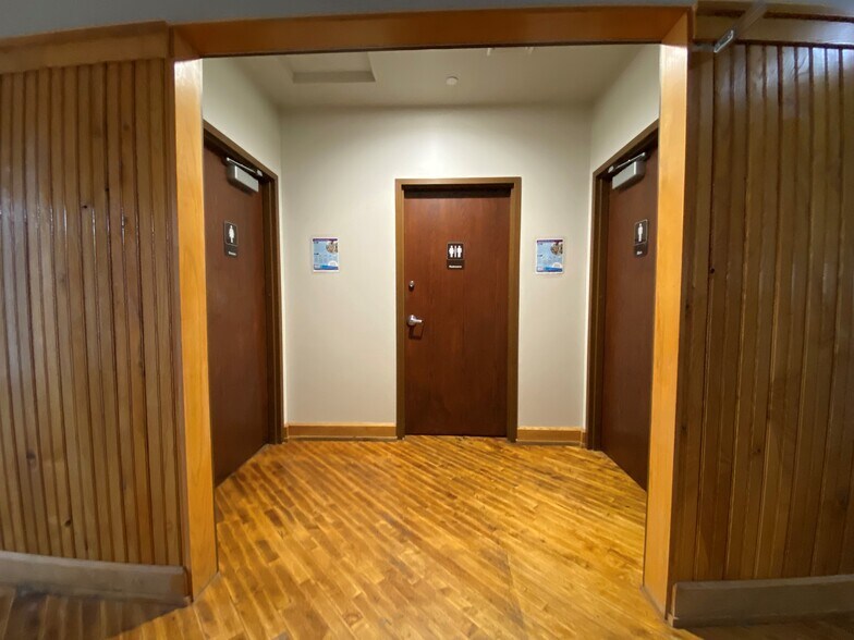 More Photos Of 1789 Elm St, Dubuque Medical For Lease