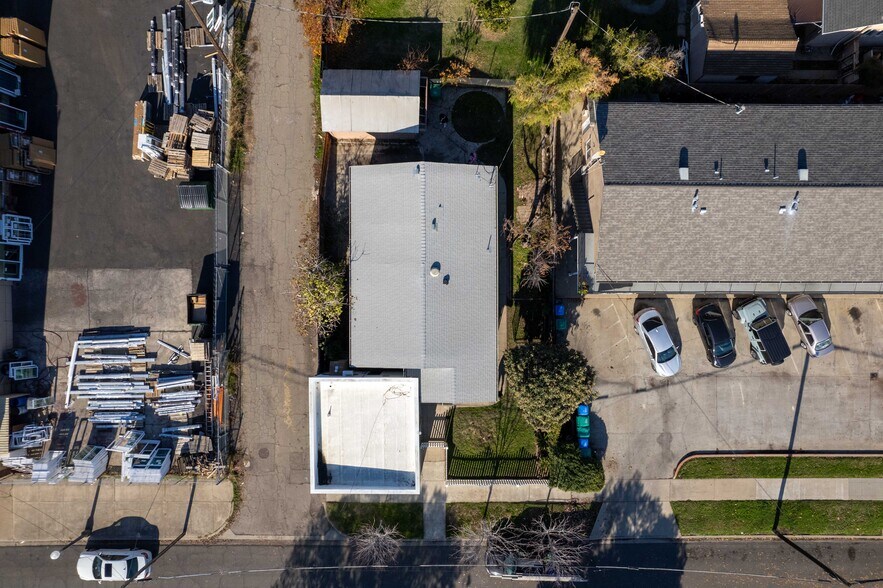 More Photos Of 115 E Walnut St, Lodi Freestanding For Sale