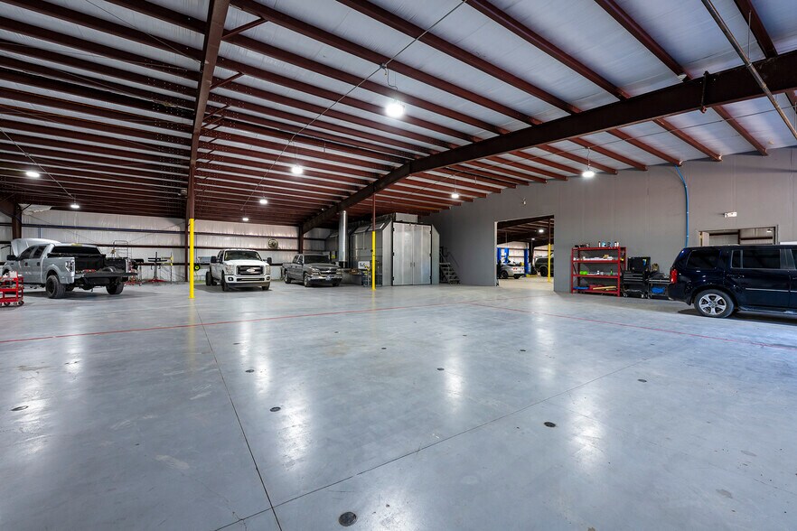 More Photos Of 21820 E Wallis Dr, Porter Warehouse For Lease
