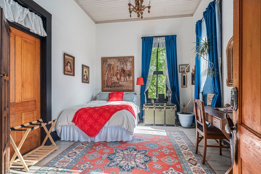 More Photos Of 411 E Front Ave, Chester Hotel For Sale