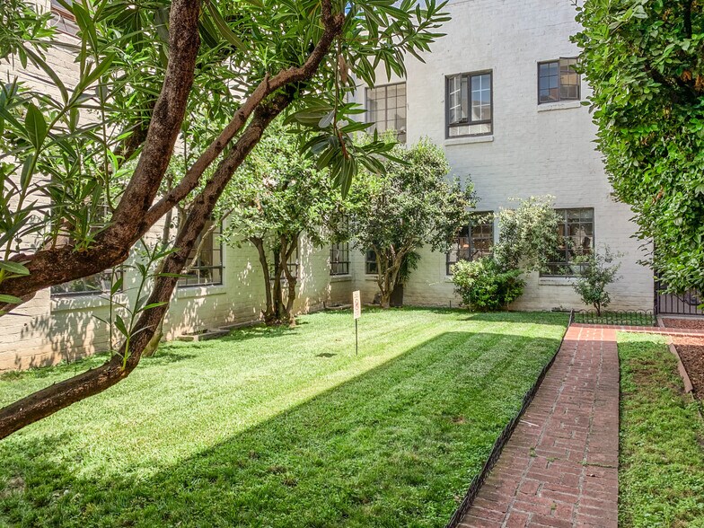 More Photos Of 415-417 N Camden Dr, Beverly Hills Medical For Lease