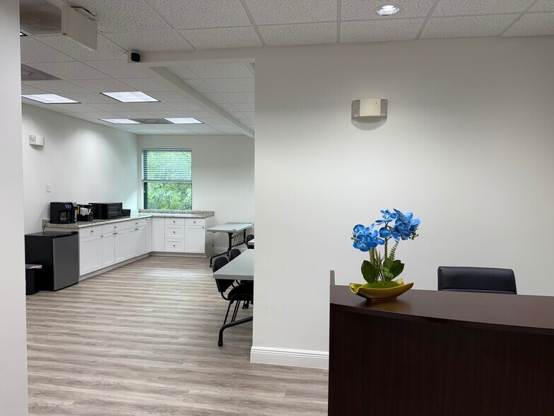 More Photos Of 9696 Bonita Beach Rd, Bonita Springs Office For Lease