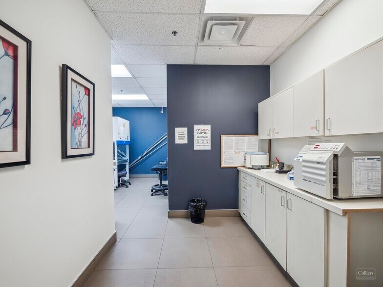 More Photos Of 670 Hwy-7 E, Richmond Hill General Retail For Sale