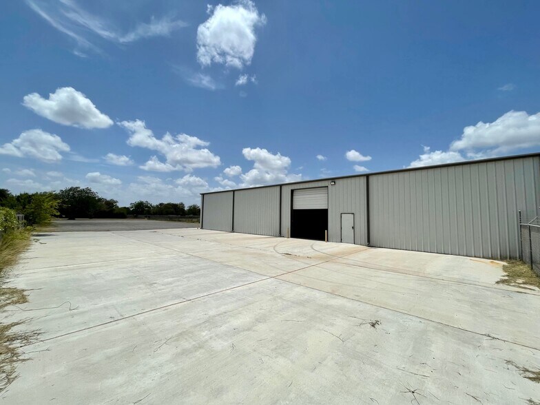 More Photos Of 1805 N Lexington Blvd, Corpus Christi Warehouse For Lease