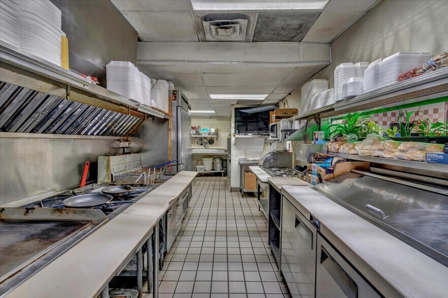 More Photos Of 14987 Gratiot Ave, Detroit Restaurant For Sale