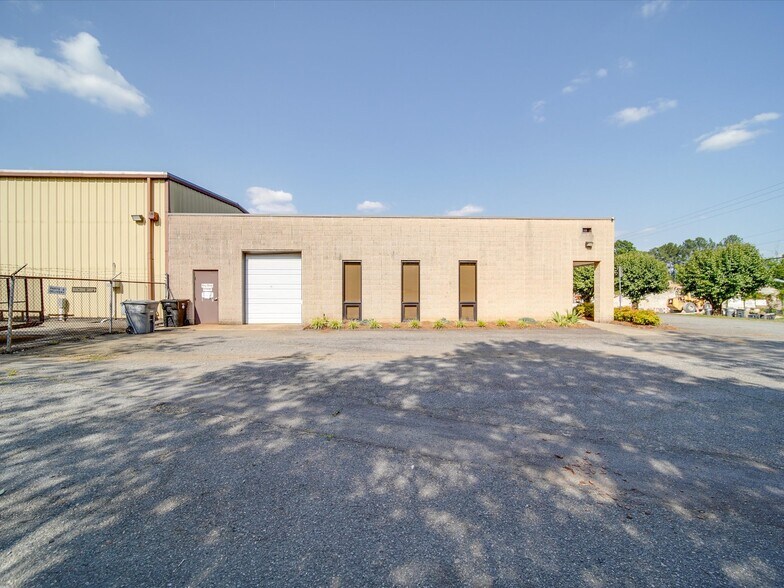 More Photos Of 4400 Republic Ct, Concord Warehouse For Lease