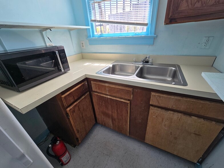 More Photos Of 3026 Meadowbridge Rd, Richmond Freestanding For Lease