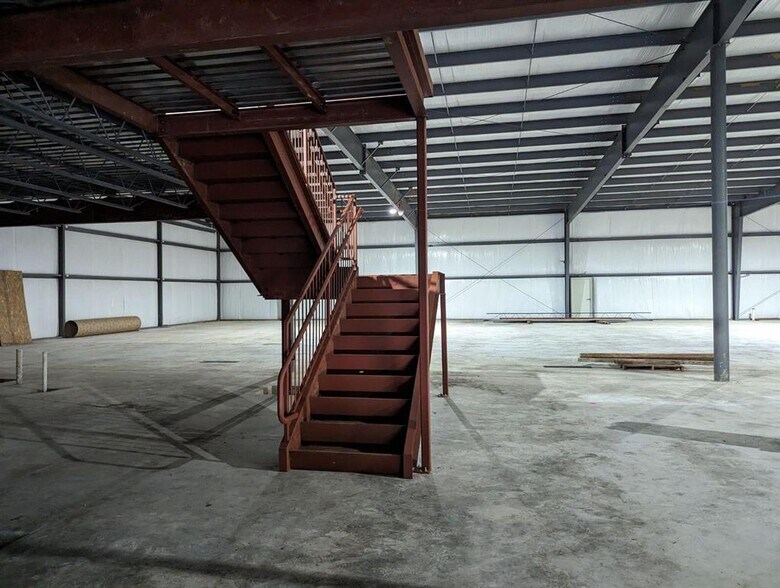 More Photos Of 420 Industrial Park Rd, Bangor Warehouse For Sale