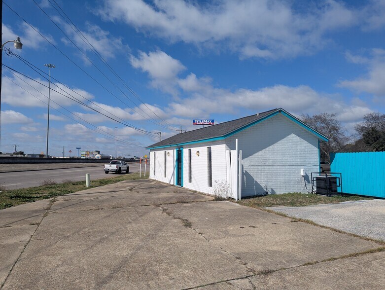 More Photos Of 5310 Eastex Fwy, Beaumont Freestanding For Sale