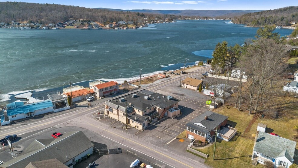 More Photos Of 31 Lakeside Dr, Harveys Lake Restaurant For Sale