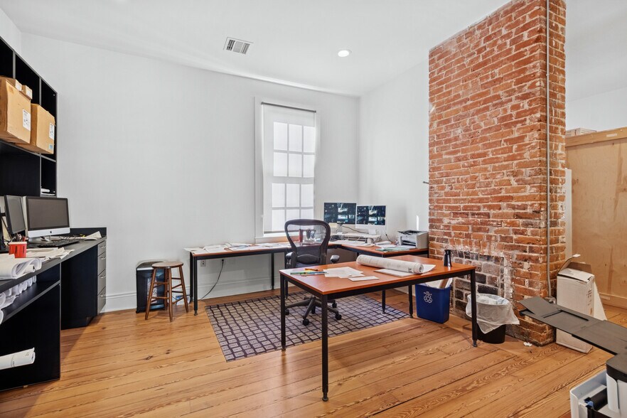 More Photos Of 3801 Magazine St, New Orleans Freestanding For Sale