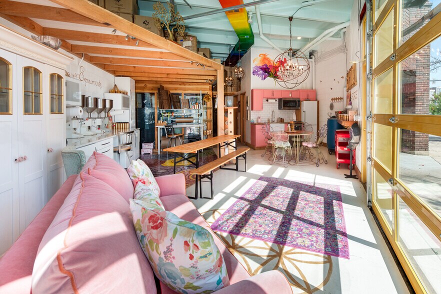 More Photos Of 2150 Curtis St, Denver Storefront Retail Office For Sale