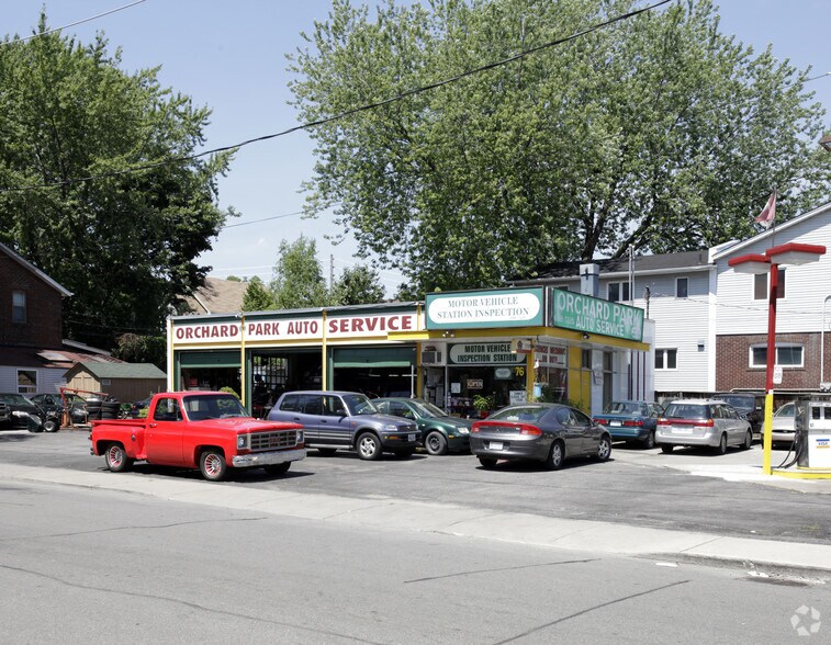 Primary Photo Of 76 Kingston Rd, Toronto Auto Repair For Lease