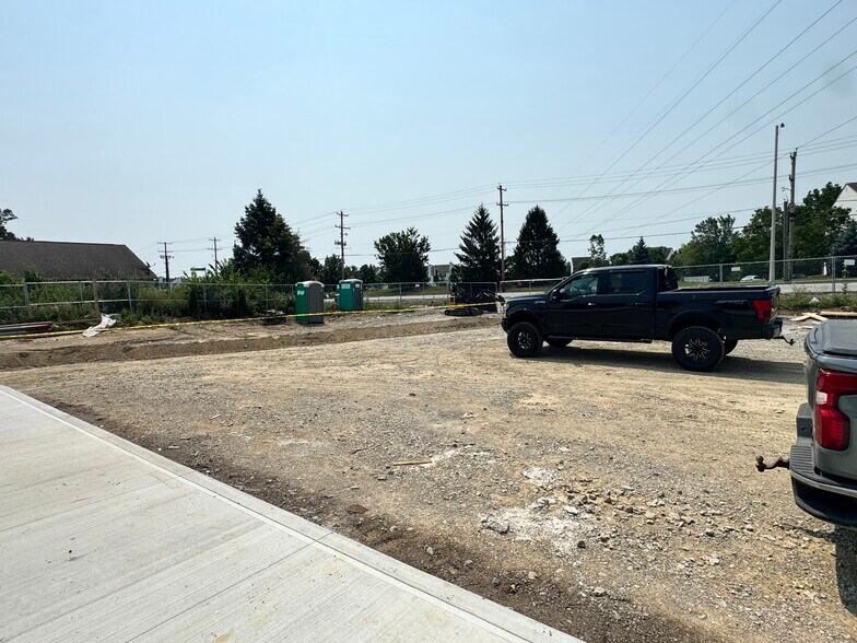 More Photos Of 4662-4668 Hall Rd, Columbus General Retail For Lease