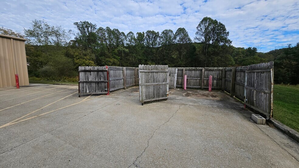 More Photos Of 5732 McClellan Hwy, Branchland Freestanding For Lease