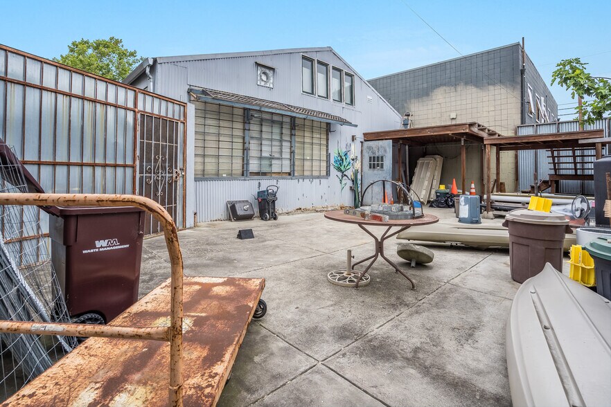 More Photos Of 5526 San Pablo Ave, Oakland Auto Repair For Sale