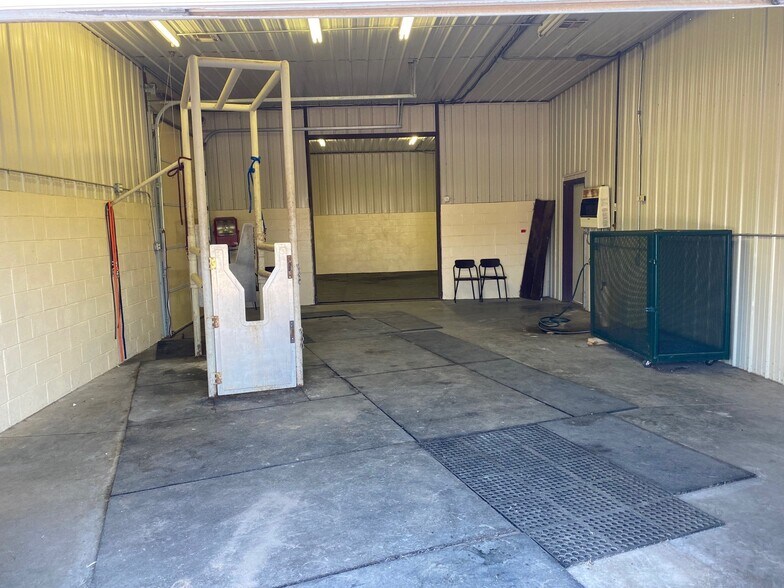 More Photos Of 36161 W Highway 51, Mannford Service For Sale