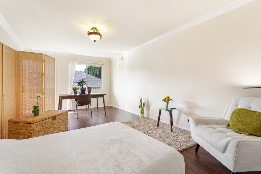 More Photos Of 1150 W 29th St, Los Angeles Apartments For Sale