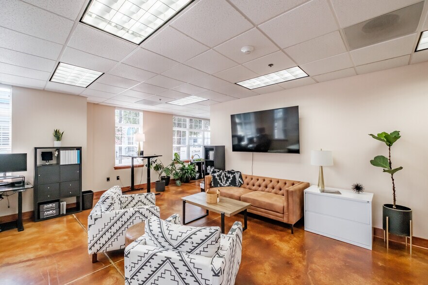 More Photos Of 321 E 1st Ave, Albany Office Residential For Lease