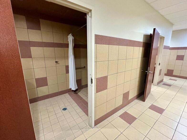 More Photos Of 14450 Getz Rd, Noblesville Medical For Sale