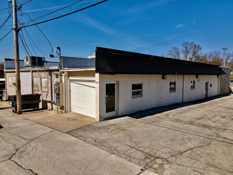 More Photos Of 6027 W Vliet St, Milwaukee Storefront Retail Office For Sale