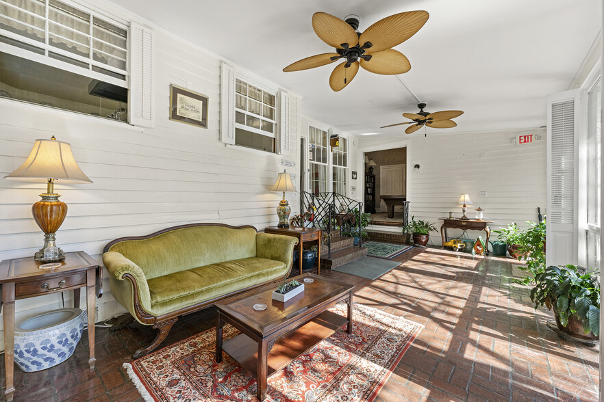 More Photos Of 132 E College St, Griffin Hospitality For Sale