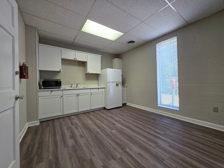 More Photos Of 404 St Andrews Dr, Greenville Office For Lease